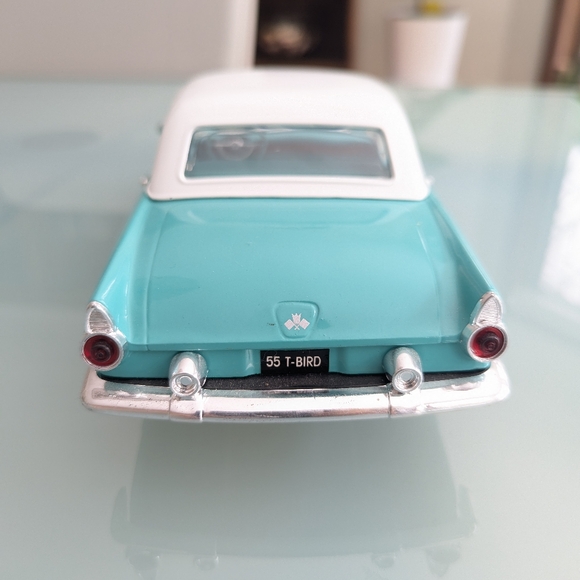 1955 Ford Thunderbird 1:18 Die Cast Model Car - Robin Egg Blue Collectible Car - Picture 6 of 14
